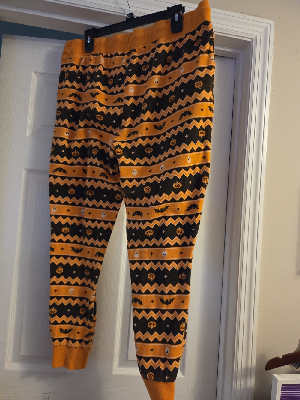 Tagless orange & black jack-o'-lantern & bat Halloween PJ pants m/l - Picture 2 of 7